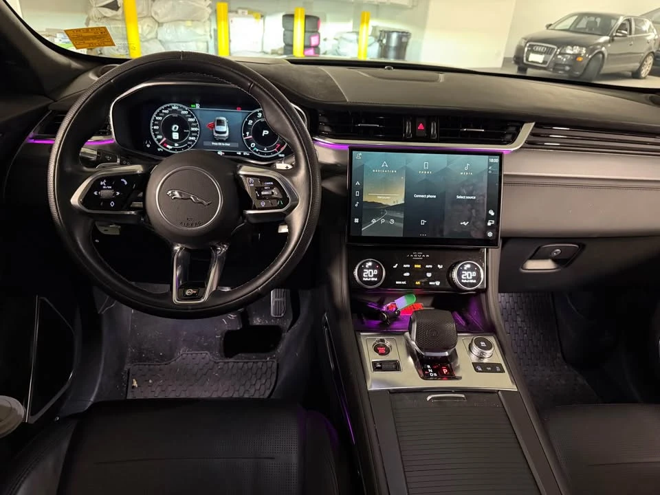 2022 Jaguar F-Pace SVR - Image 10 of 15