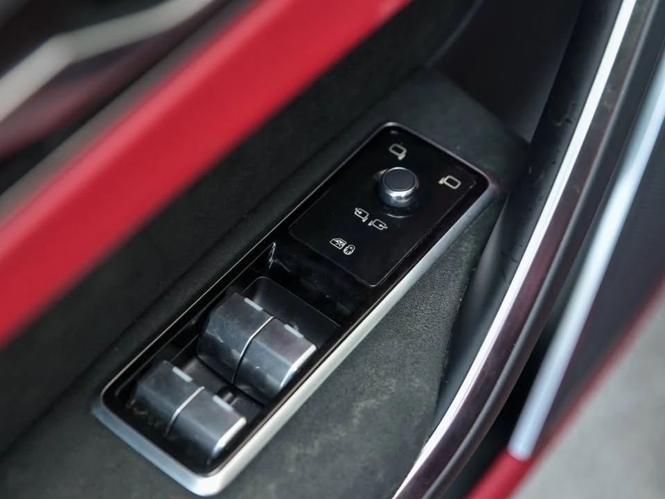 2022 Jaguar F-Pace SVR - Image 9 of 20