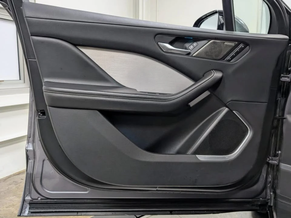 2022 Jaguar I-Pace - Image 13 of 20