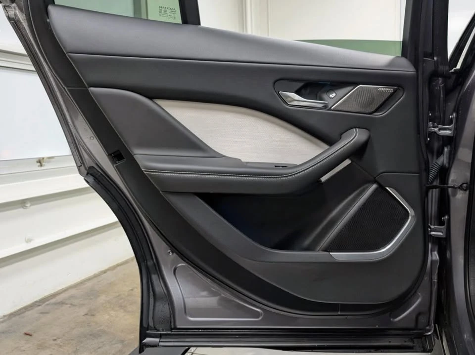 2022 Jaguar I-Pace - Image 18 of 20