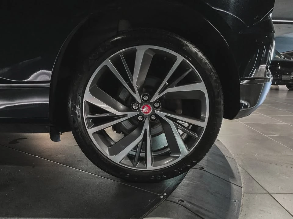 2022 Jaguar I-Pace - Image 8 of 20