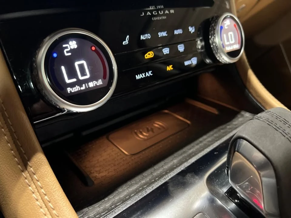 2022 Jaguar F-Pace - Image 13 of 16