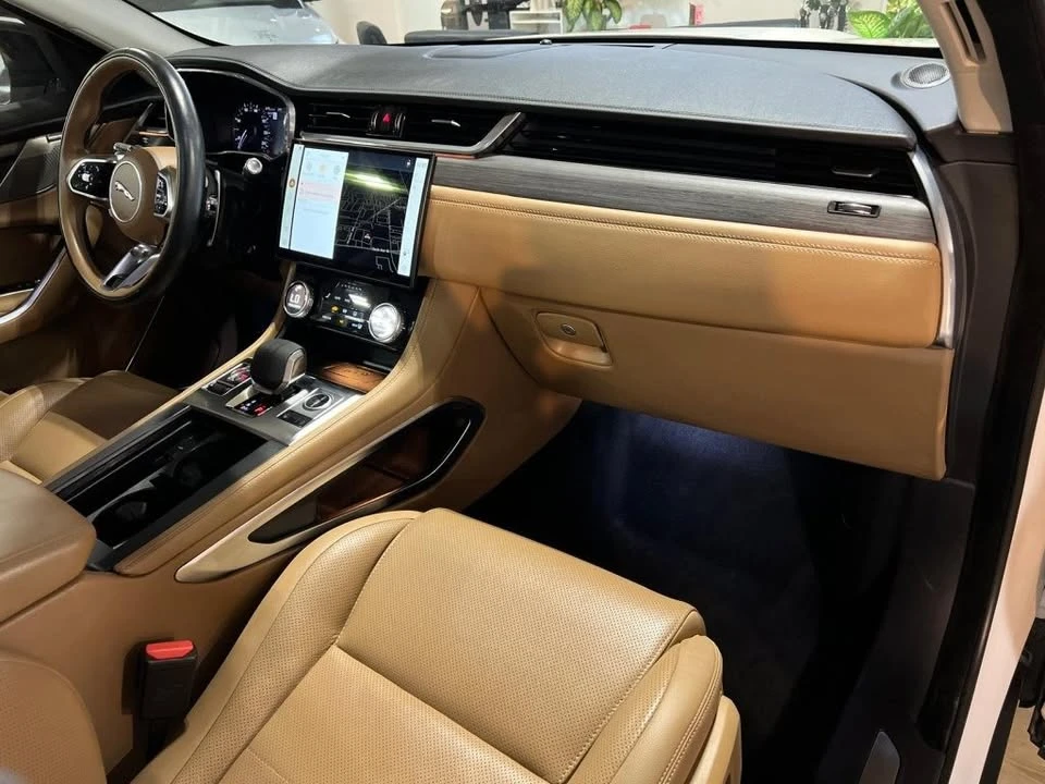 2022 Jaguar F-Pace - Image 7 of 13