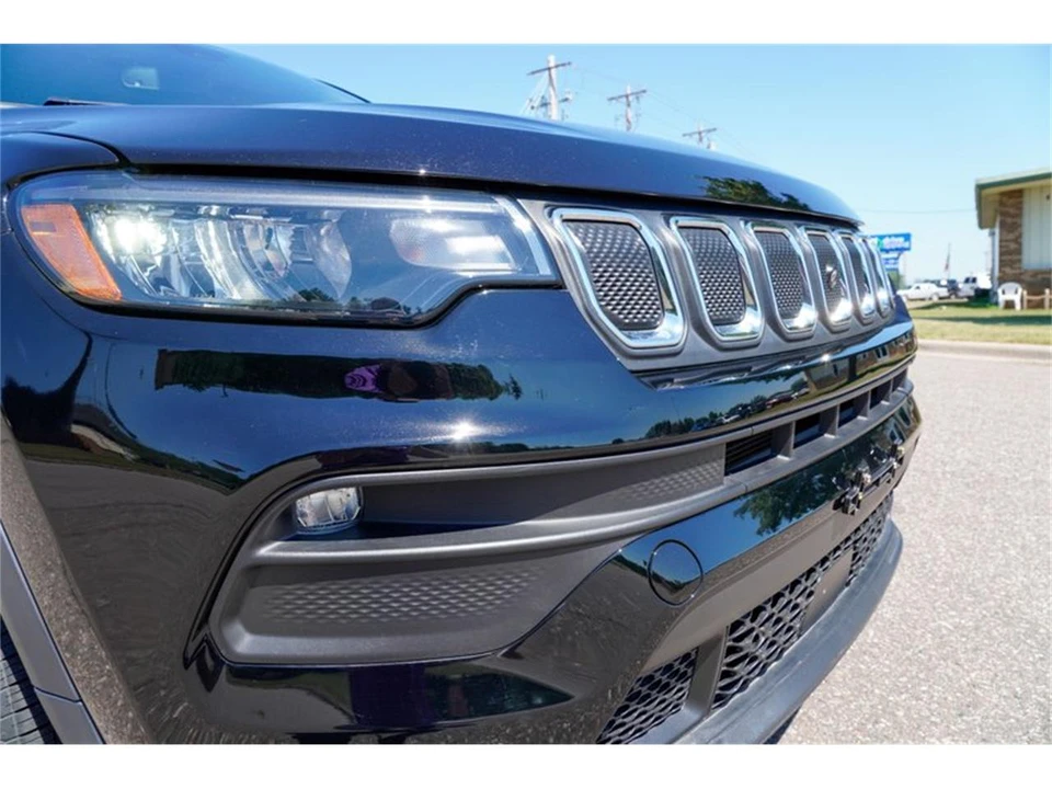 2022 Jeep Compass - Image 26 of 31