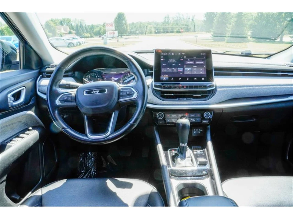 2022 Jeep Compass - Image 12 of 31
