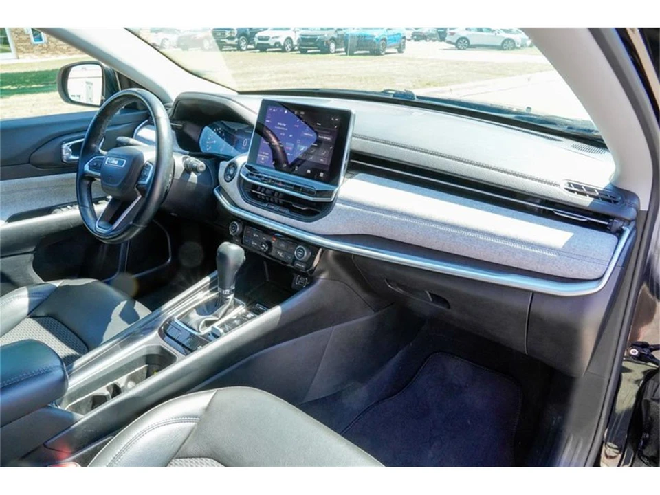 2022 Jeep Compass - Image 17 of 31