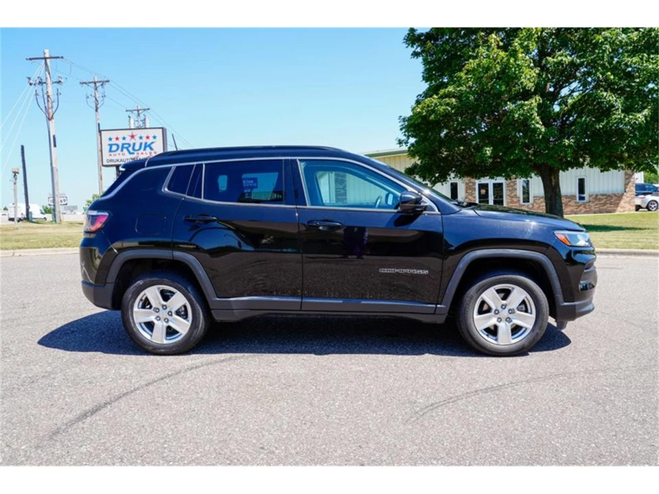2022 Jeep Compass - Image 2 of 31