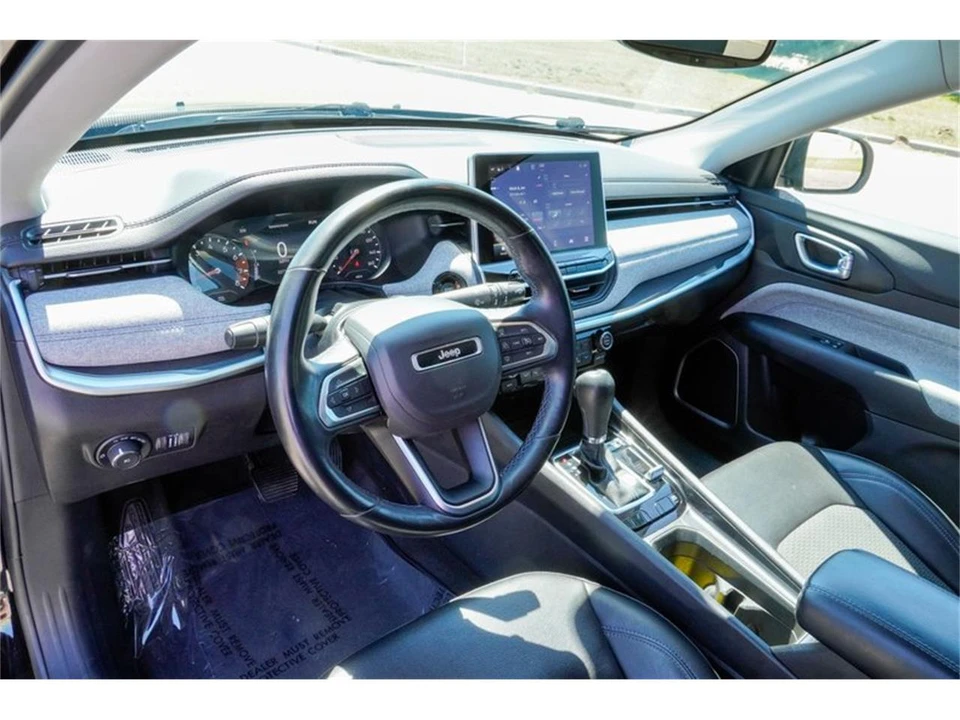 2022 Jeep Compass - Image 13 of 31
