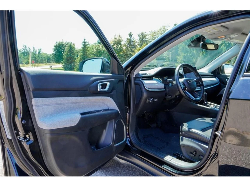 2022 Jeep Compass - Image 10 of 31