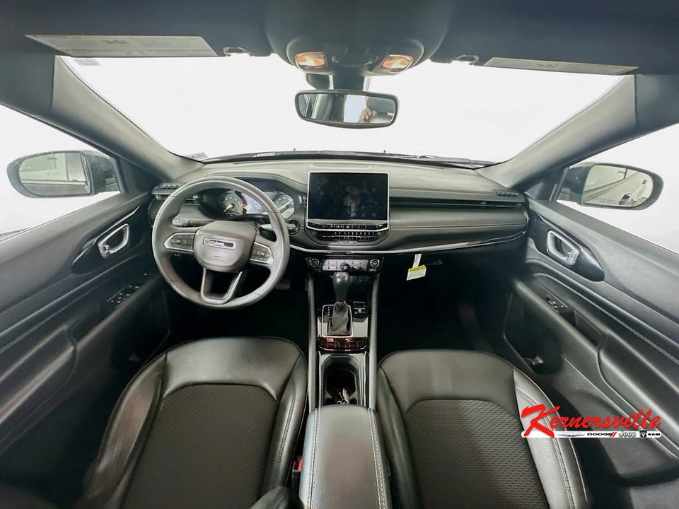 2022 Jeep Compass - Image 10 of 21