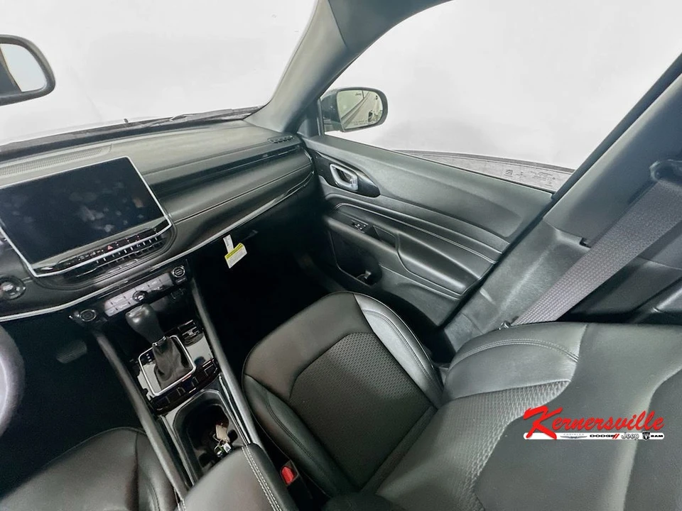2022 Jeep Compass - Image 11 of 21