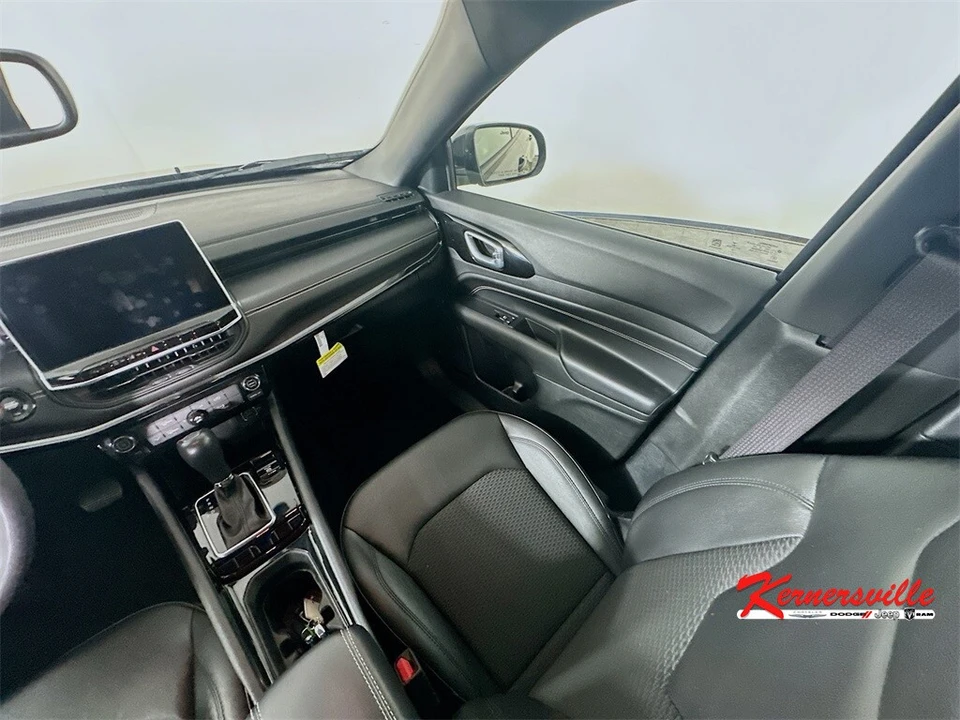 2022 Jeep Compass - Image 11 of 21