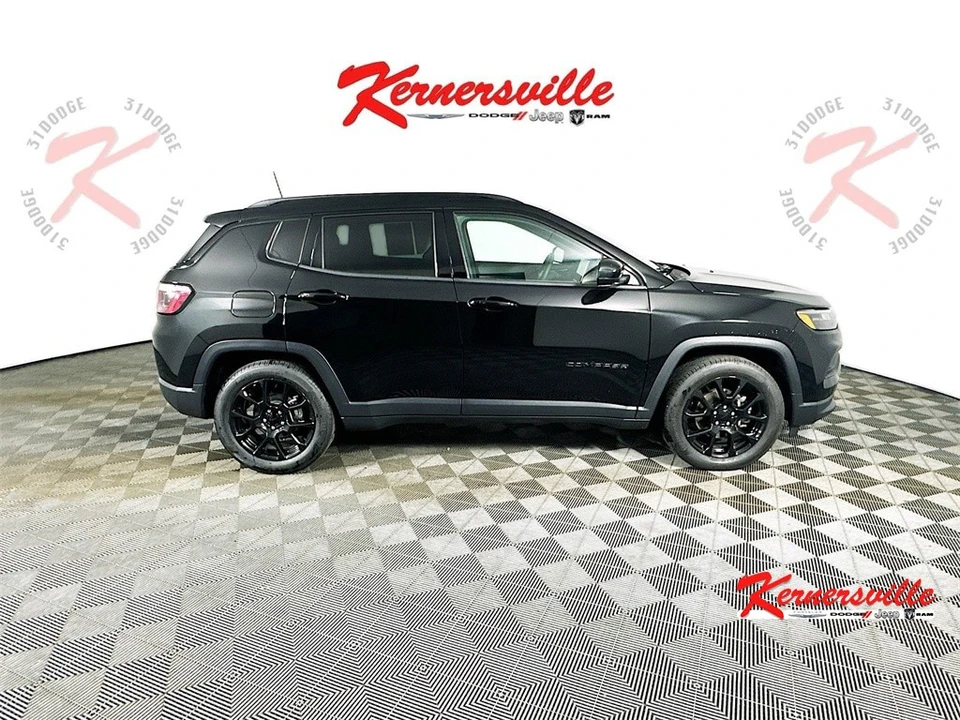 2022 Jeep Compass - Image 8 of 12
