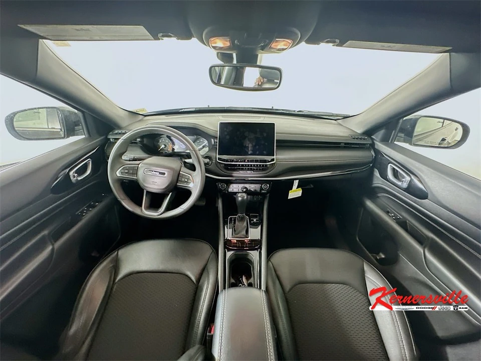 2022 Jeep Compass - Image 10 of 12