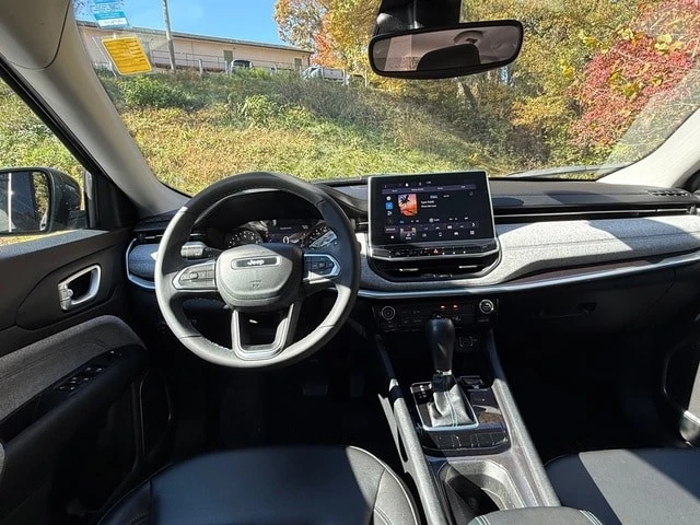 2022 Jeep Compass - Image 10 of 12