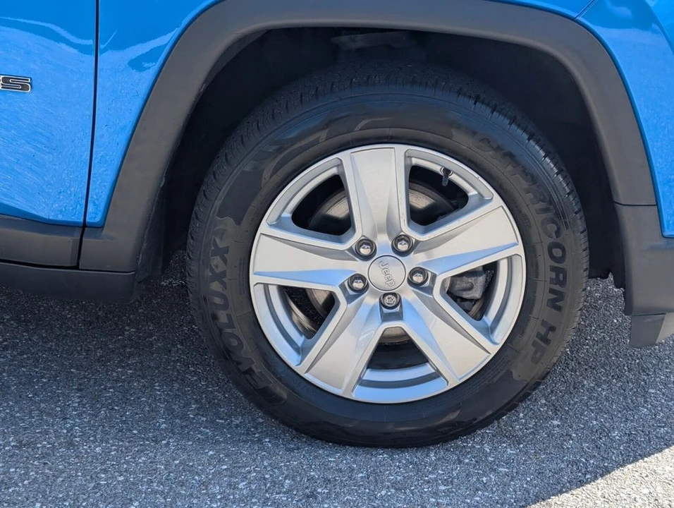 2022 Jeep Compass - Image 9 of 21