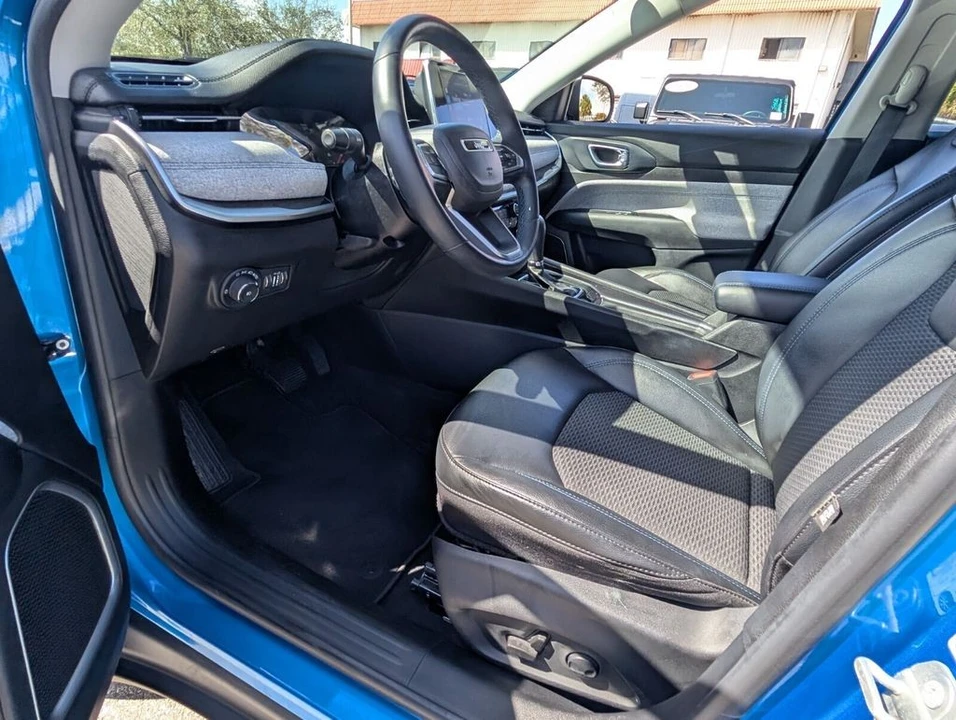 2022 Jeep Compass - Image 11 of 21