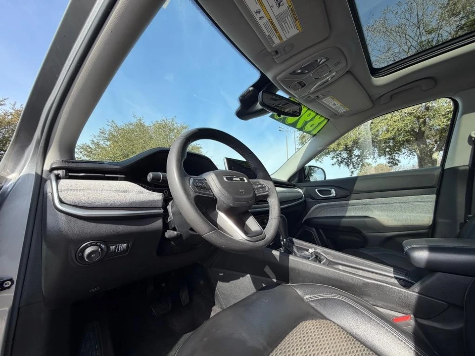 2022 Jeep Compass - Image 12 of 21