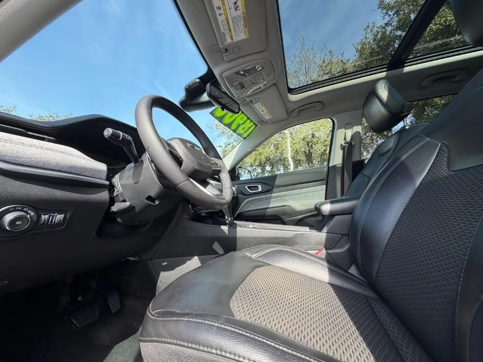 2022 Jeep Compass - Image 10 of 21