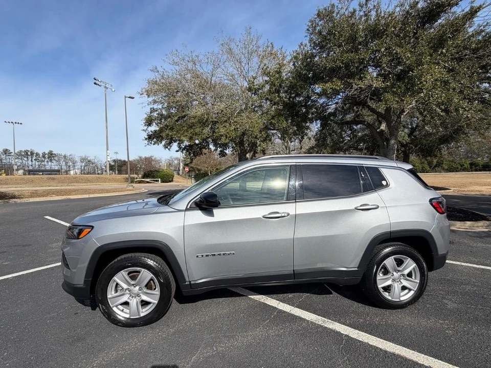 2022 Jeep Compass - Image 2 of 21
