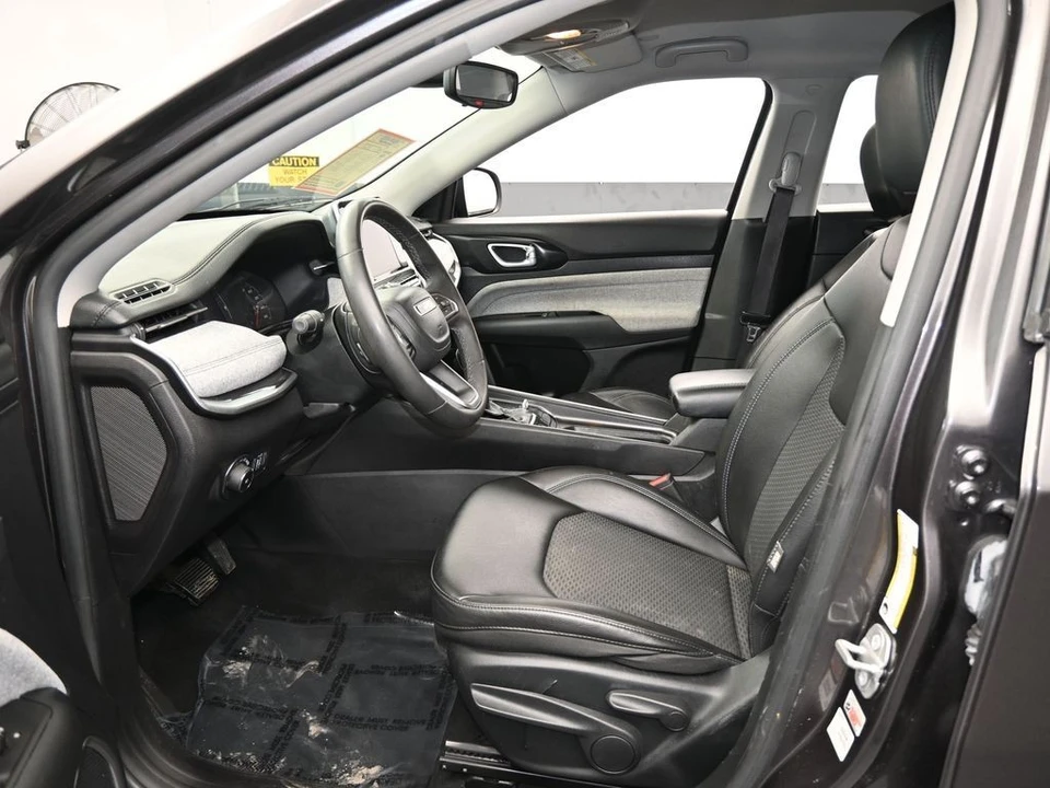 2022 Jeep Compass - Image 11 of 12