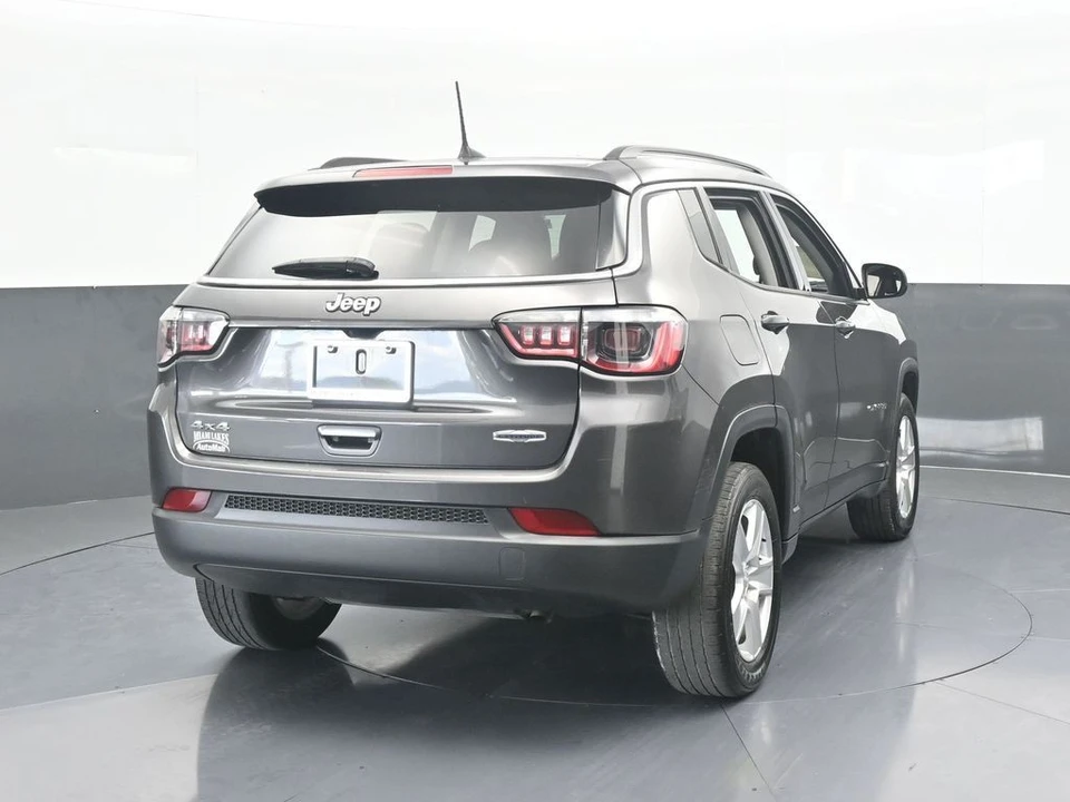 2022 Jeep Compass - Image 5 of 12
