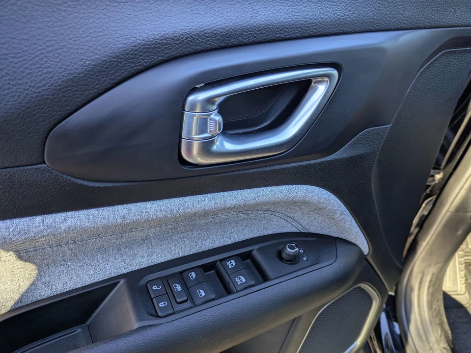 2022 Jeep Compass - Image 16 of 21