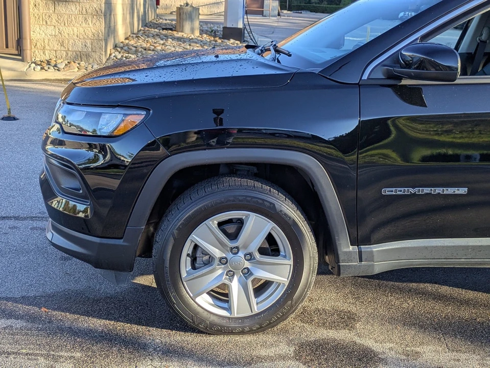 2022 Jeep Compass - Image 11 of 21