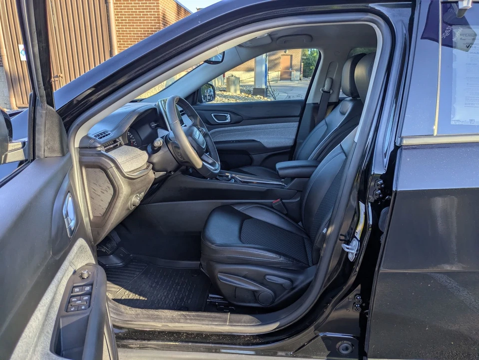 2022 Jeep Compass - Image 12 of 21