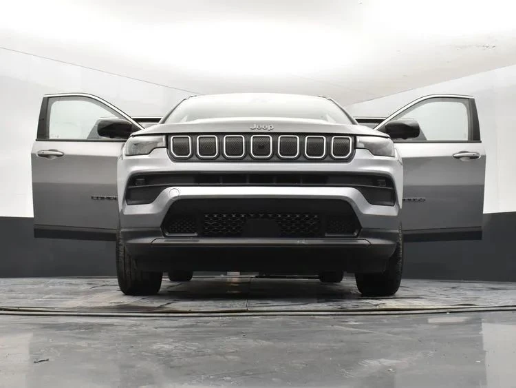 2022 Jeep Compass - Image 11 of 12