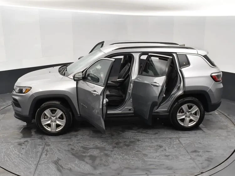 2022 Jeep Compass - Image 7 of 12