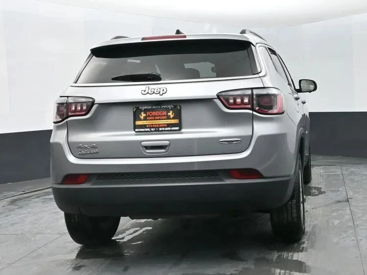 2022 Jeep Compass - Image 8 of 12