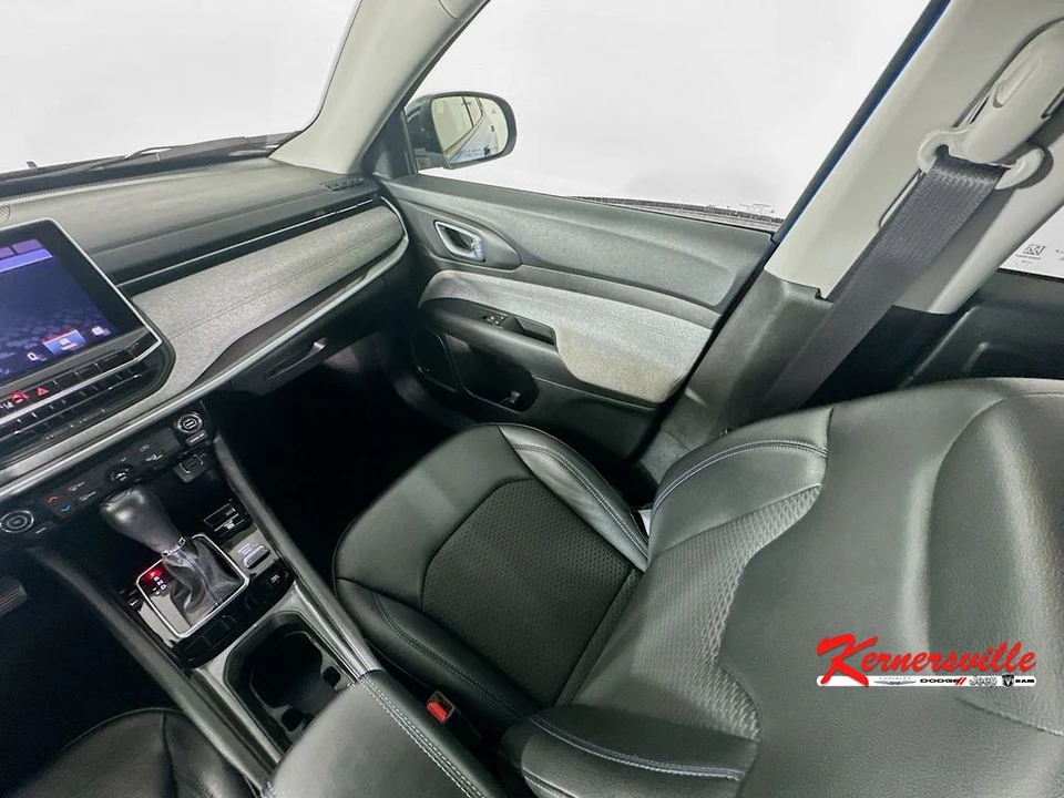 2022 Jeep Compass - Image 11 of 21