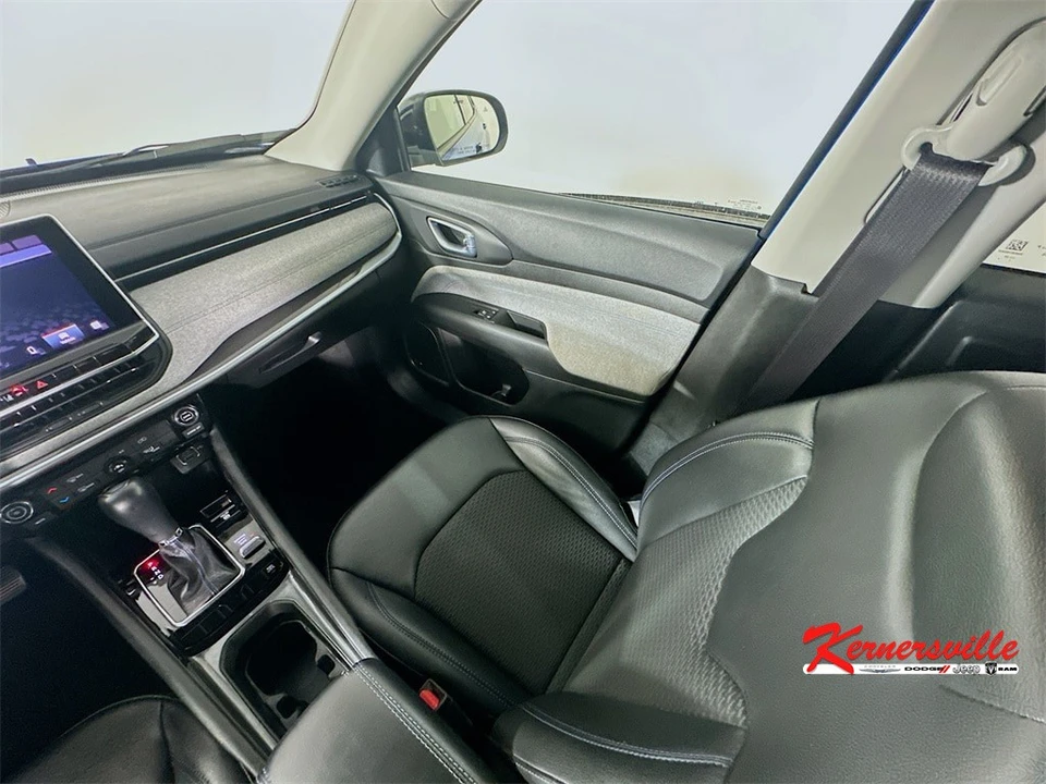 2022 Jeep Compass - Image 11 of 12