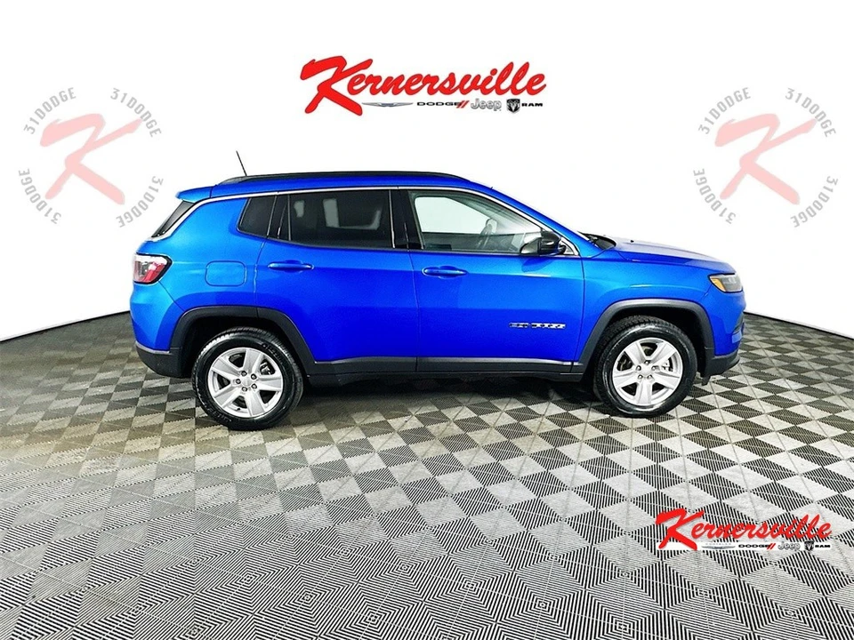 2022 Jeep Compass - Image 8 of 12