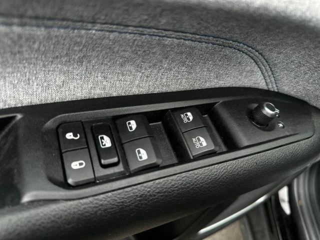 2022 Jeep Compass - Image 11 of 21