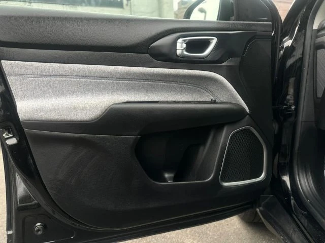 2022 Jeep Compass - Image 9 of 21