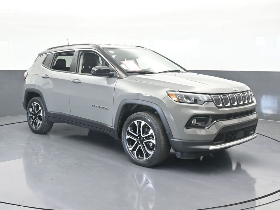 2022 Jeep Compass - Image 8 of 12