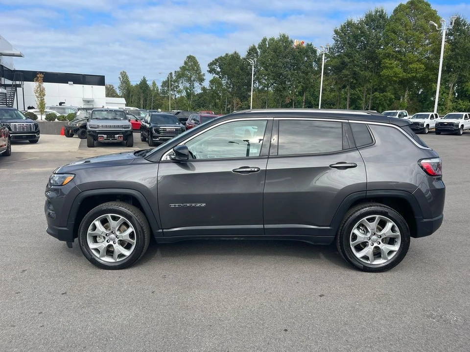 2022 Jeep Compass - Image 2 of 12