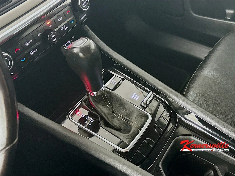 2022 Jeep Compass - Image 16 of 21