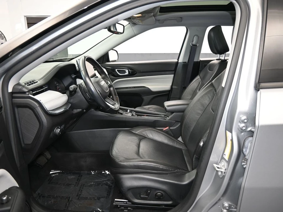 2022 Jeep Compass - Image 11 of 12