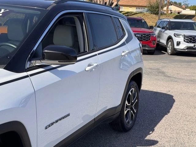2022 Jeep Compass - Image 9 of 12