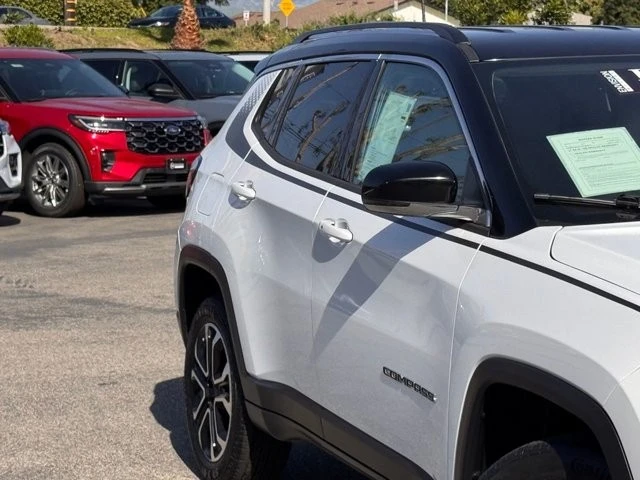2022 Jeep Compass - Image 5 of 12