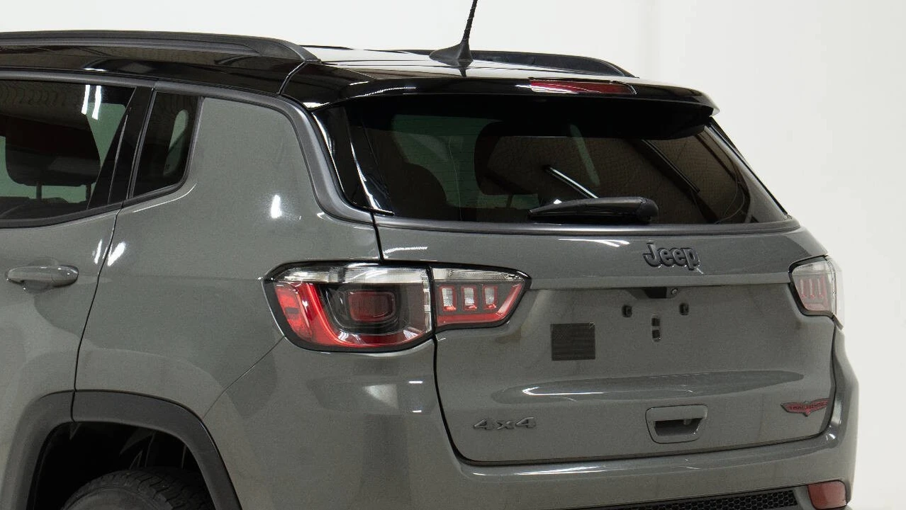 2022 Jeep Compass - Image 11 of 12