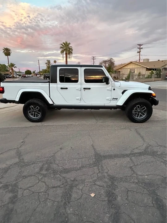 2022 Jeep JT Gladiator - Image 2 of 9