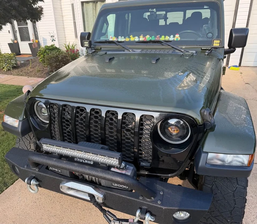 2022 Jeep JT Gladiator - Image 2 of 14