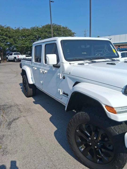 2022 Jeep JT Gladiator - Image 2 of 6