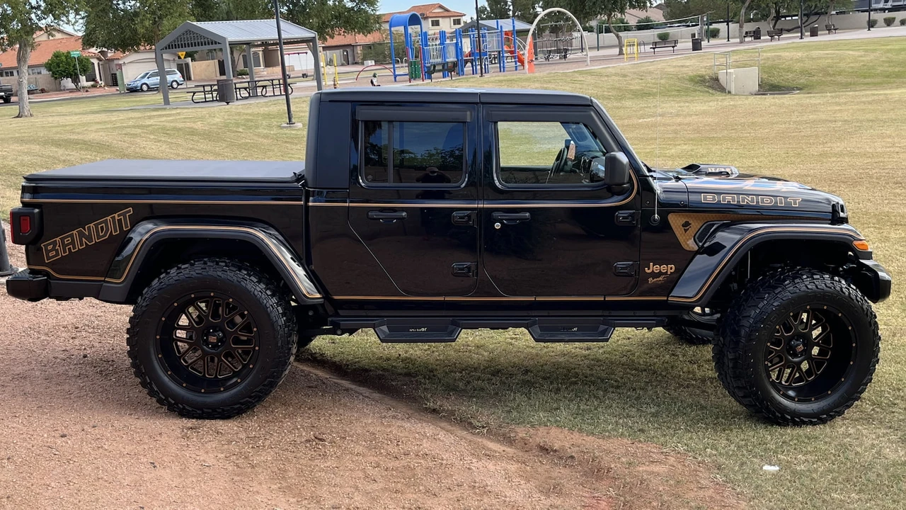 2022 Jeep JT Gladiator - Image 2 of 10