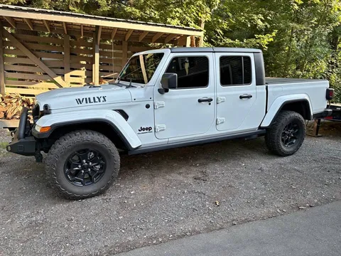 2022 Jeep Gladiator Willys Pickup 4D 5 ft