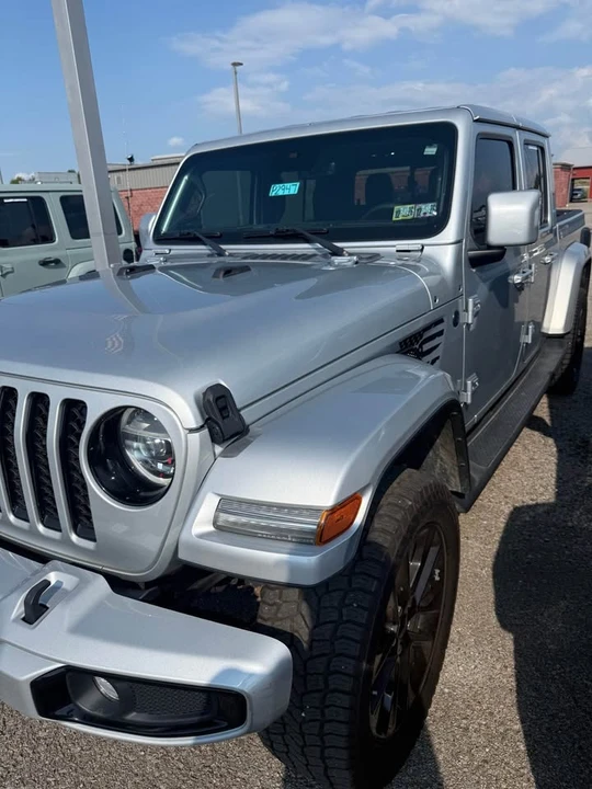 2022 Jeep JT Gladiator - Image 2 of 10